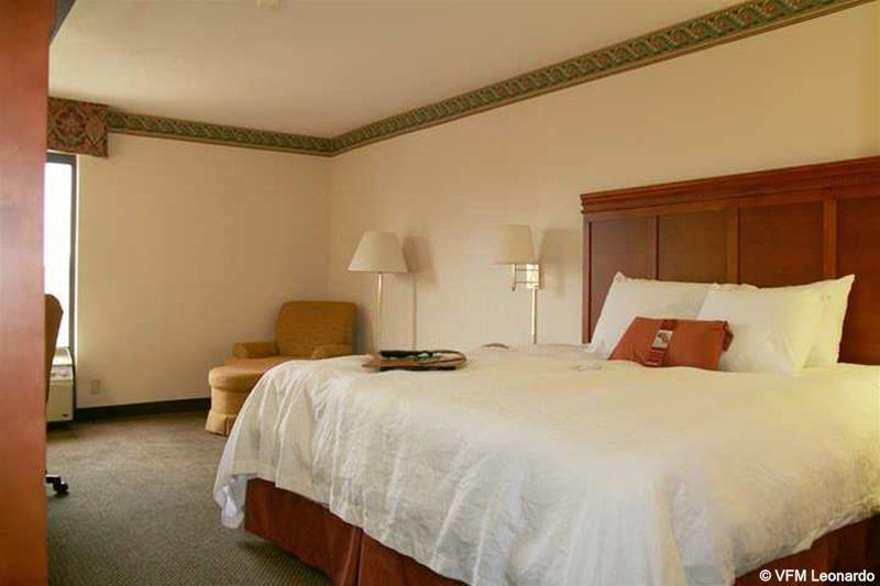 Hampton Inn Corinth Номер фото